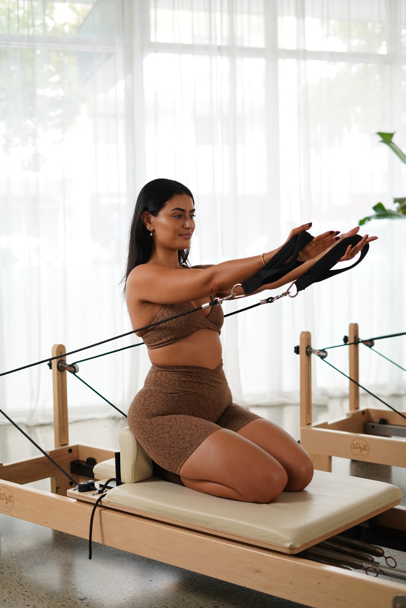 KAT TWIST SPORTS CROP